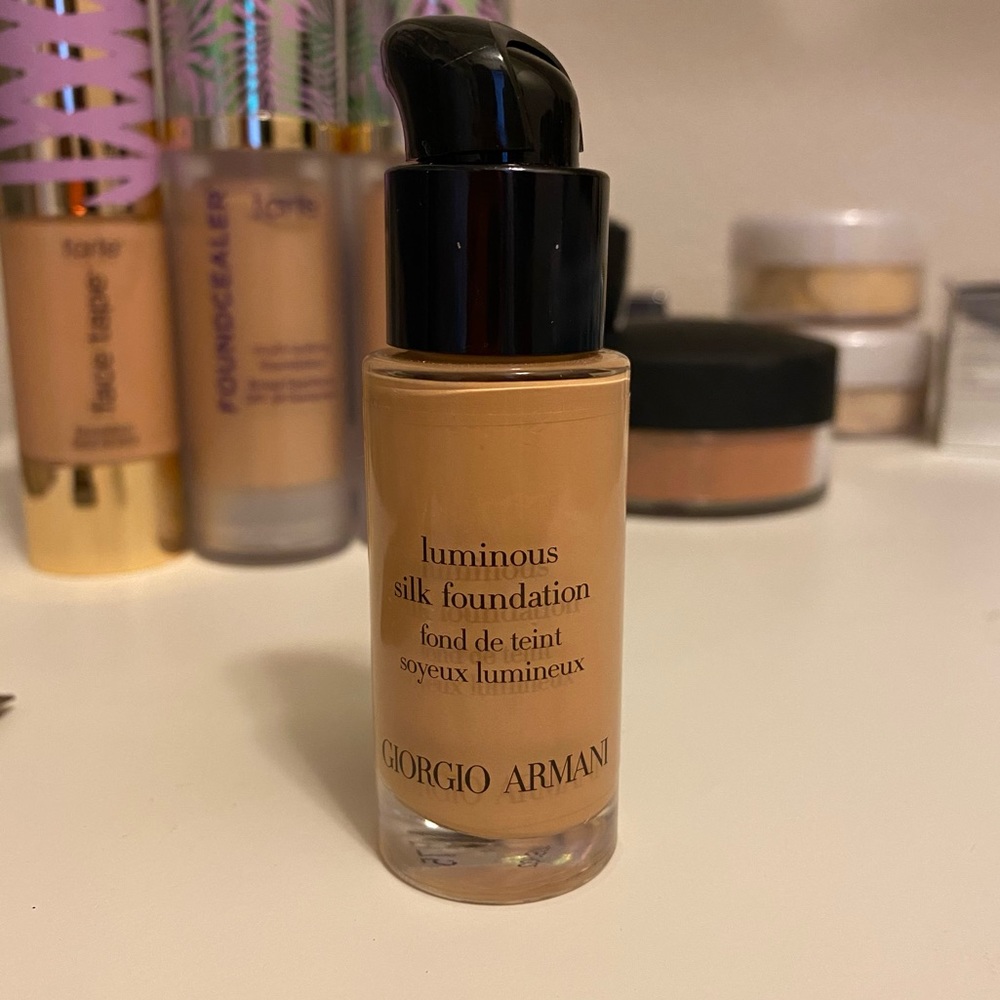 Giorgio Armani Luminous Silk Foundation 5.75